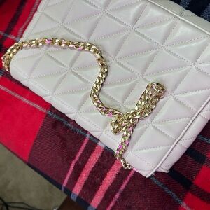 ✨ Elegant Quilted Gold Chain Shoulder Bag – Cream Tone (VENUS) ✨